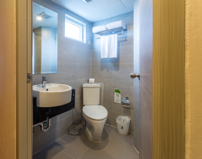 Bathroom 12