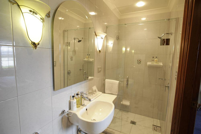Bathroom 5, Grand Arden Monaco Nelson, Nelson
