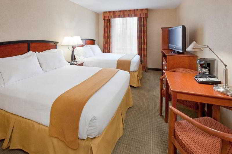 Bedroom, Red Lion Inn & Suites Brooklyn, New York