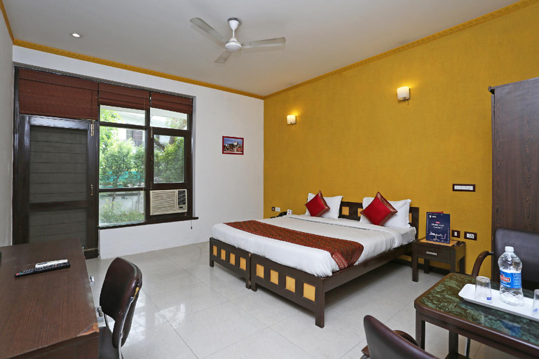 OYO 5528 DLF Phase 4, Gurgaon