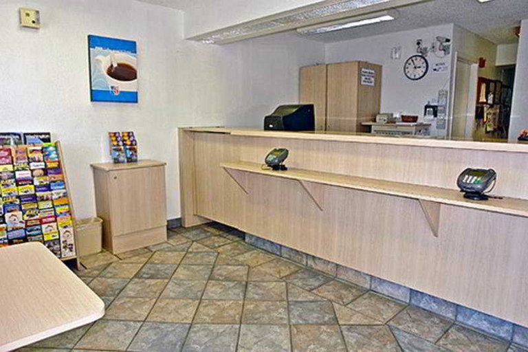 Public Area 2, Motel 6 Medford, OR - North, Jackson