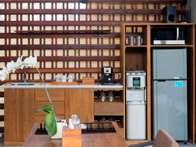 Dining Room 4