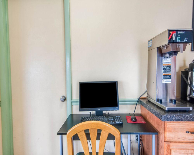 Econo Lodge East, Staunton