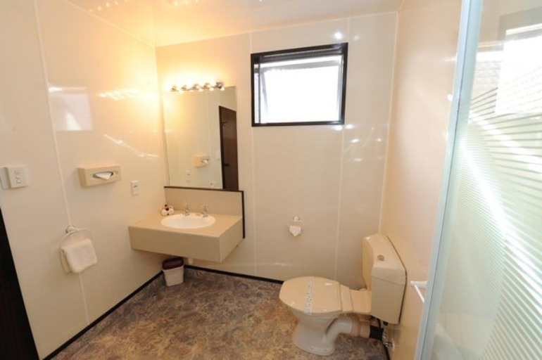 Bathroom 4, Alcala Motel, Dunedin