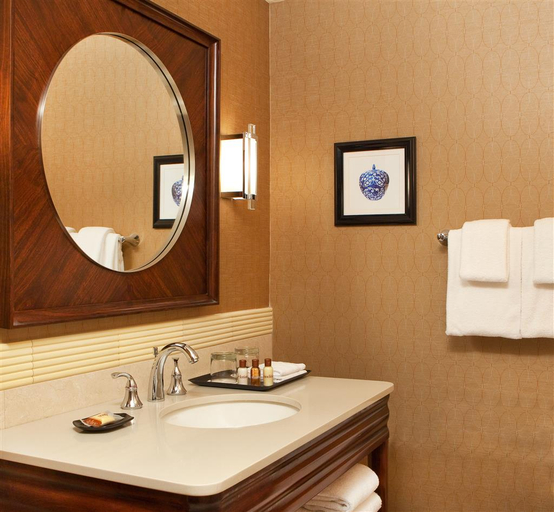 Bathroom 5, Sheraton Portsmouth Harborside, Rockingham
