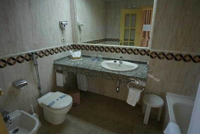 Bathroom 5, Yaramar, Málaga