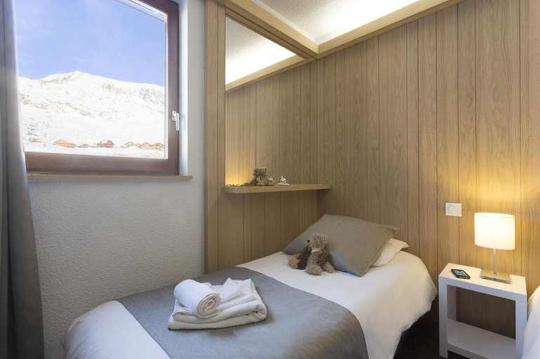 Bedroom 4, Hotel Club MMV les Brevieres, Savoie