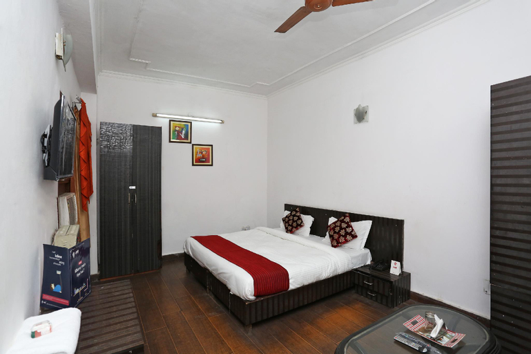 OYO 12805 SUNRISE HOUSE, Gautam Buddha Nagar