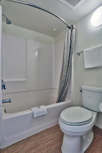 Bathroom 4, Motel 6 Kingman East, Mohave