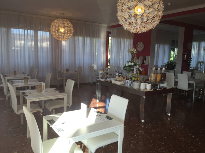 Food & Drinks 5, Storyville Simple Stay - Special Offers, Massa Carrara