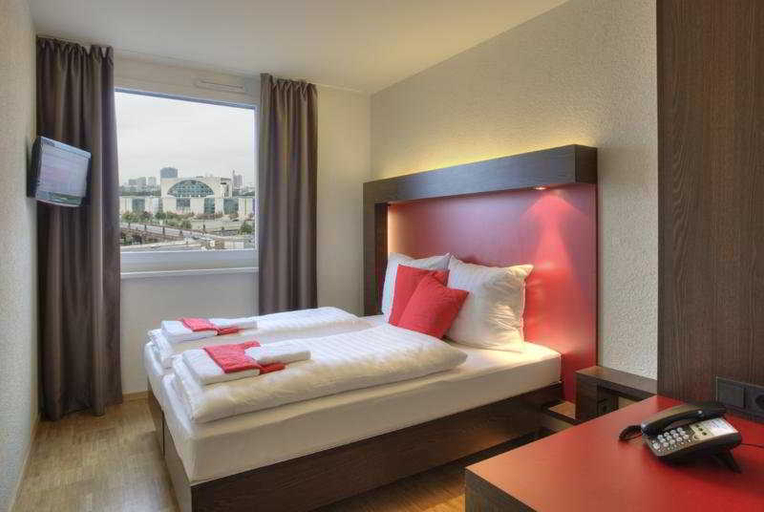 Bedroom 3, MEININGER Hotel Berlin Hauptbahnhof, Berlin
