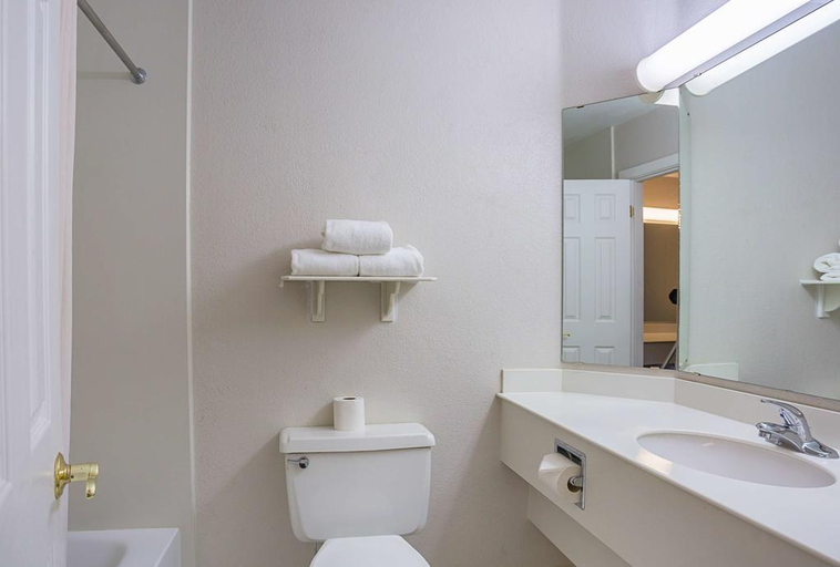 Bathroom 4, La Quinta Albuquerque I-40 East, Bernalillo