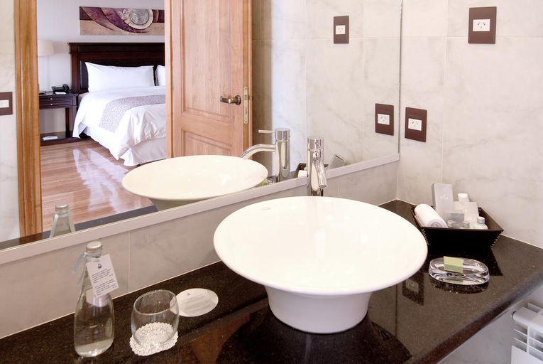Bathroom 5, Alma del Lago Suites & Spa, Bariloche