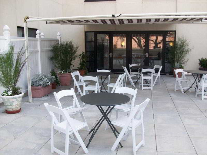 Exterior & Views 6