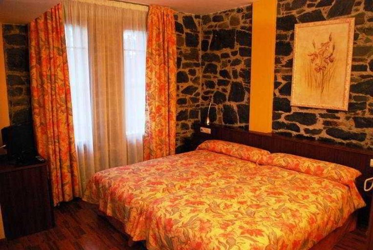 Bedroom 3, Hotel Amoretes, Girona
