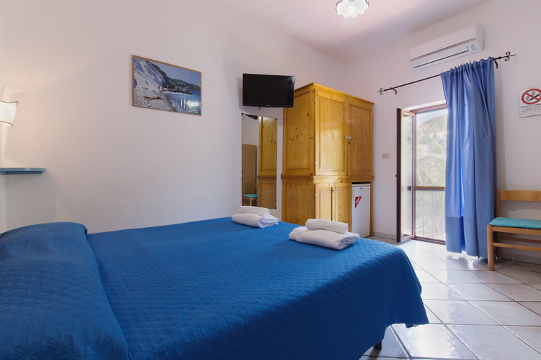 Bedroom 3, LO NARDO ACCOMMODATION, Messina