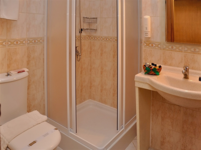 Bathroom 2, Tiana Beach Resort, Bodrum