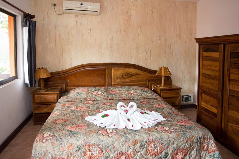 Bedroom 2, Inn On the Park, Aguirre