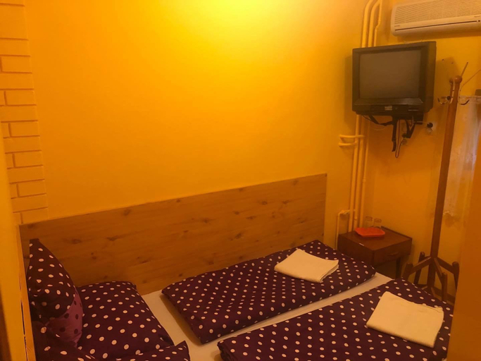Bedroom 3, Sashalom Hotel, Budapesti