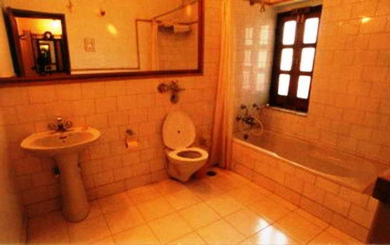 Bathroom 4, Harasar Haveli, Bikaner