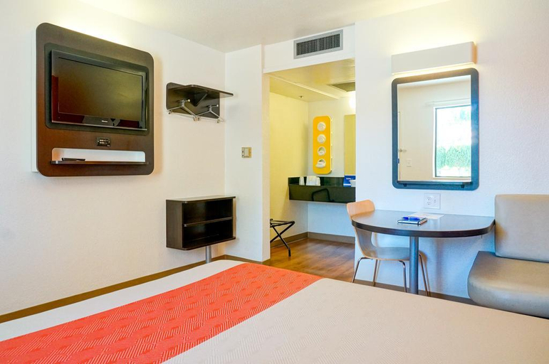 Others 5, Motel 6 Carlsbad South, San Diego