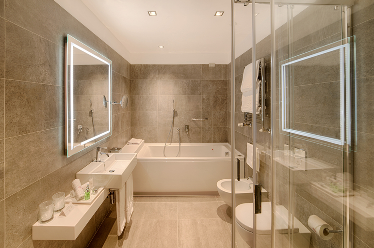 Bathroom 4