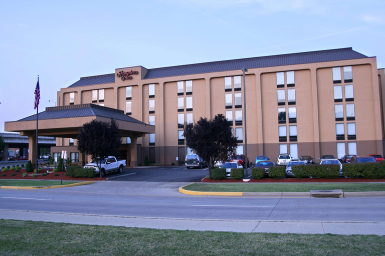 Exterior & Views 1, Hampton Inn Charleston-Downtown, Kanawha