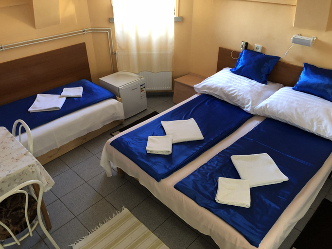 Bedroom 2, Sashalom Hotel, Budapesti