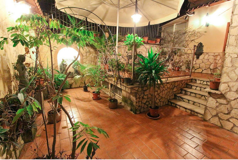 Others 5, Alexis, Rome
