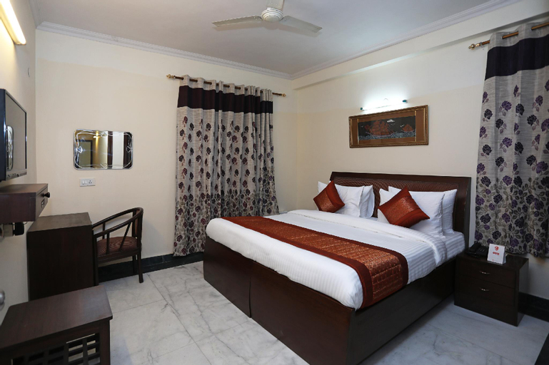 OYO 9299 DLF Phase 4, Gurgaon