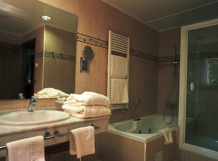 Bathroom 5, Hotel Can Boix de Peramola, Lleida