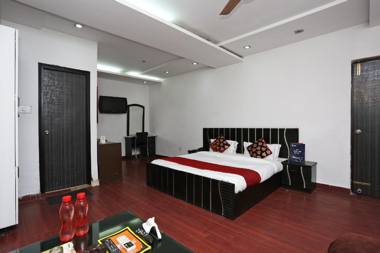 OYO 12805 SUNRISE HOUSE, Gautam Buddha Nagar