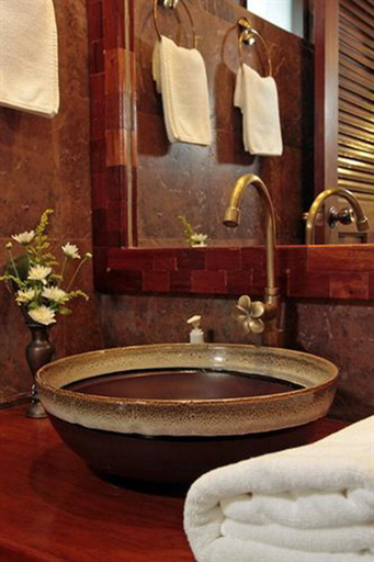 Bathroom 4, Coral Hotel, Bang Saphan