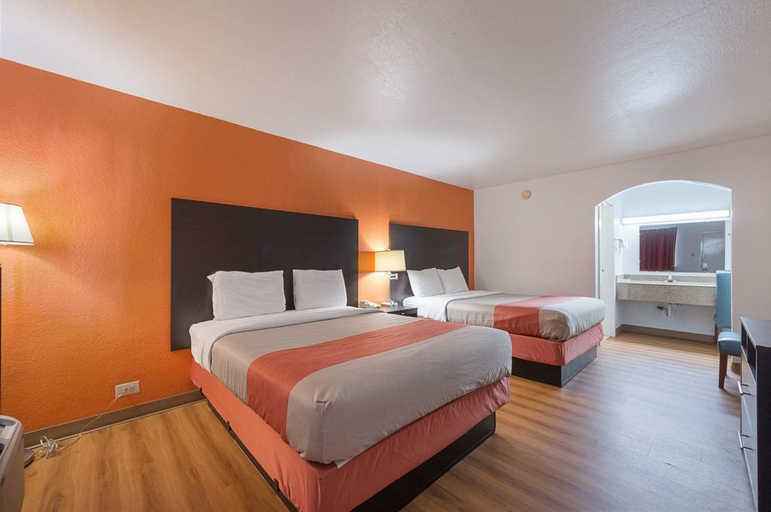 Bedroom 4, Econo Lodge Central, Bexar