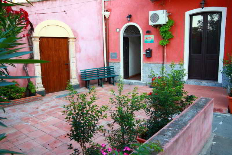 Public Area 2, B&B I Mastrazzi Holiday In Sicily, Catania
