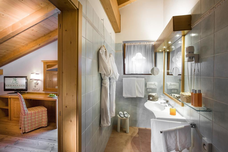 Bathroom 5, Bio Hotel Hermitage, Trento