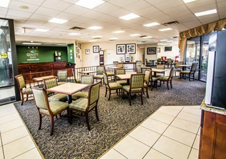 Food & Drinks 5, Equus inn, Marion