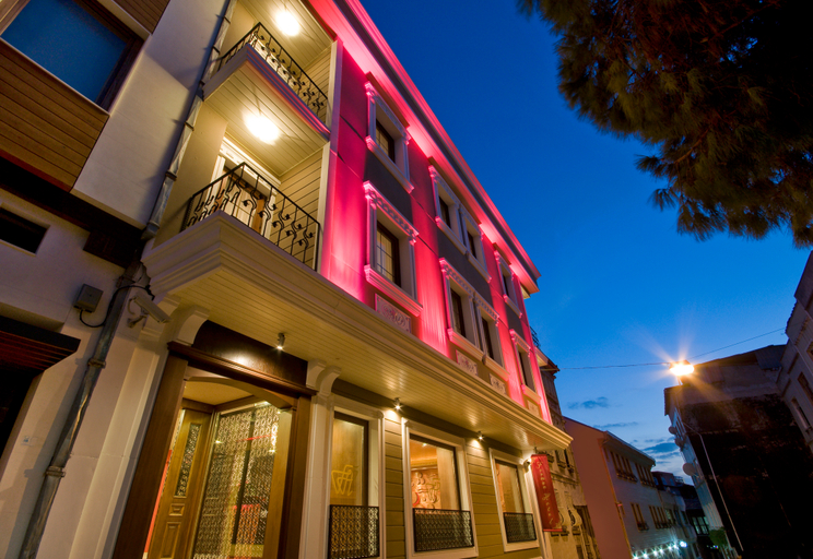 Exterior & Views
