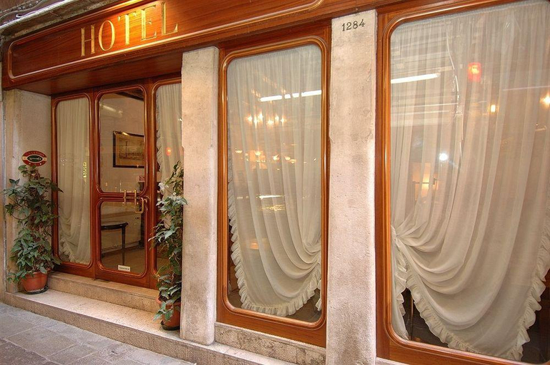 Public Area 3, Casanova, Venezia