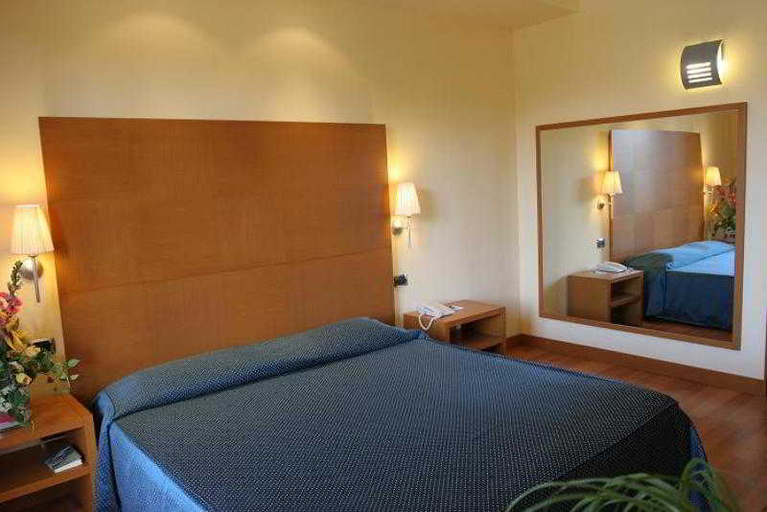 Bedroom 3, Hotel Luna, Novara