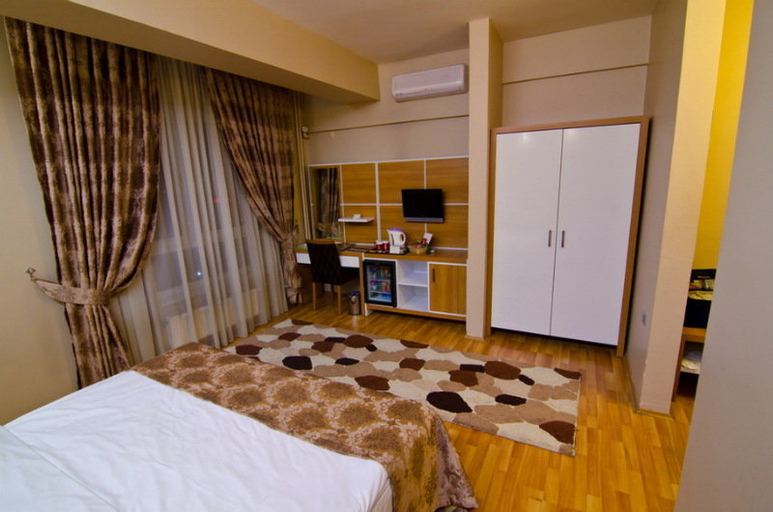 Bedroom 5, Roof Garden Hotel, Merkez