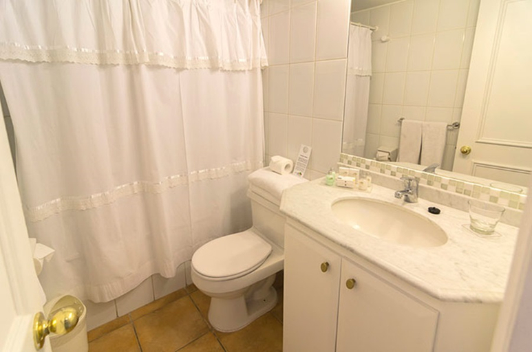 Bathroom, MR Apart Providencia (ex Apart Neruda), Santiago