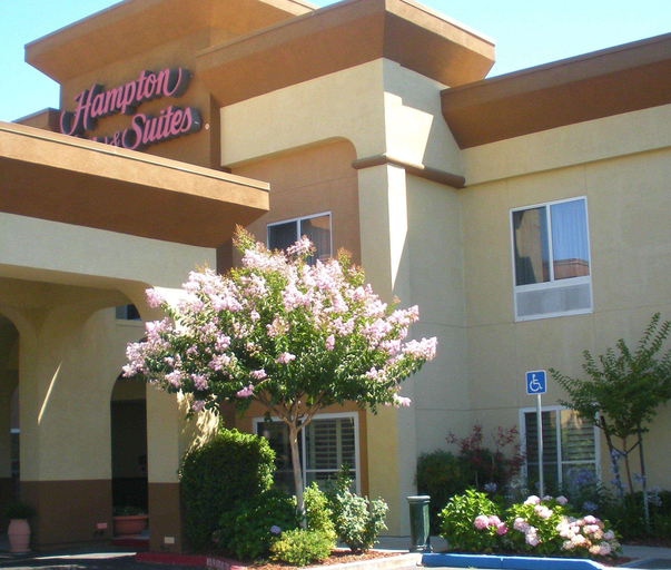 Exterior & Views 2, Hampton Inn & Suites Sacramento-Cal Expo, Sacramento