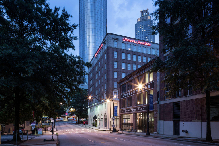 Exterior & Views