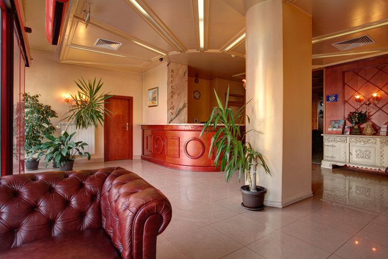 Public Area 3, Central Plaza Hotel, Stolichna