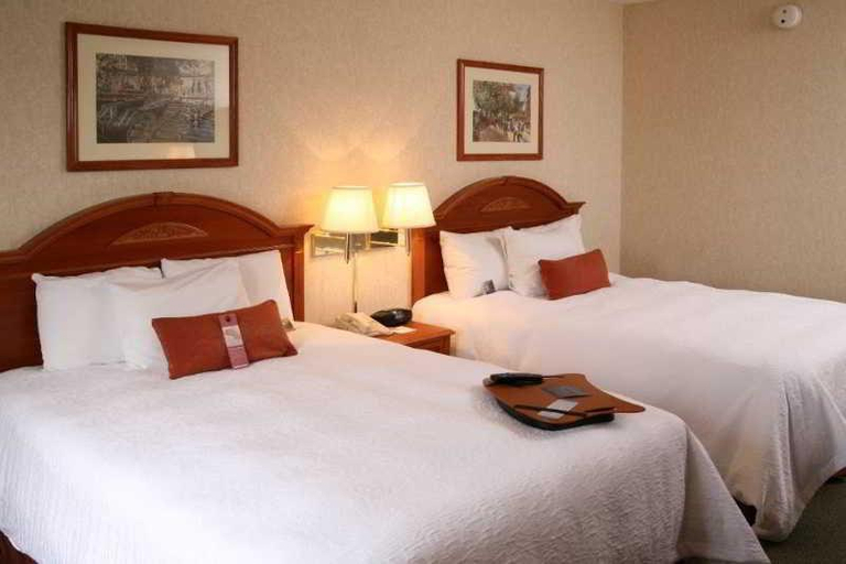Bedroom 4, Hampton Inn Columbus I-70E Hamilton Rd., Franklin