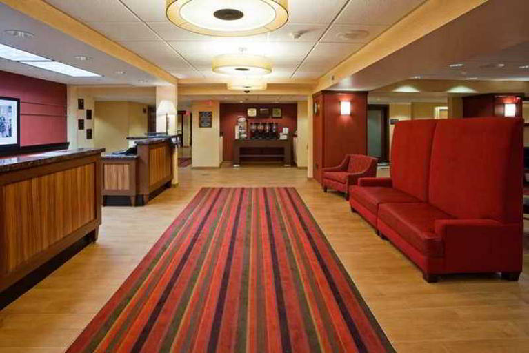 Public Area 3, Hampton Inn Milwaukee-Airport, Milwaukee