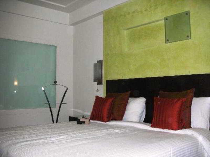Bedroom 2, Quality Inn DV Manor, Krishna