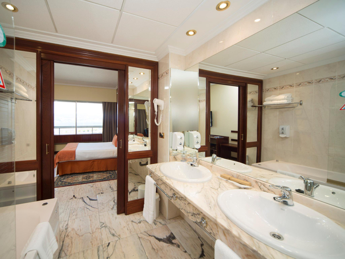 Bathroom 4, Bahia de Vigo, Pontevedra