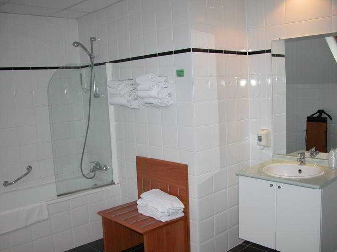 Bathroom 4, Hotel Albert II Oostende, West-Vlaanderen